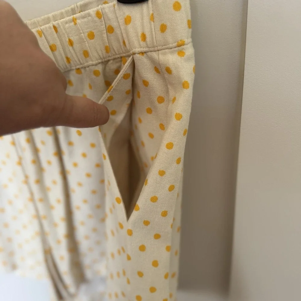 Vero Moda Linen Blend Shorts SMALL Cream Yellow Micro Polka Dot Pocket Pull On - Picture 2 of 9
